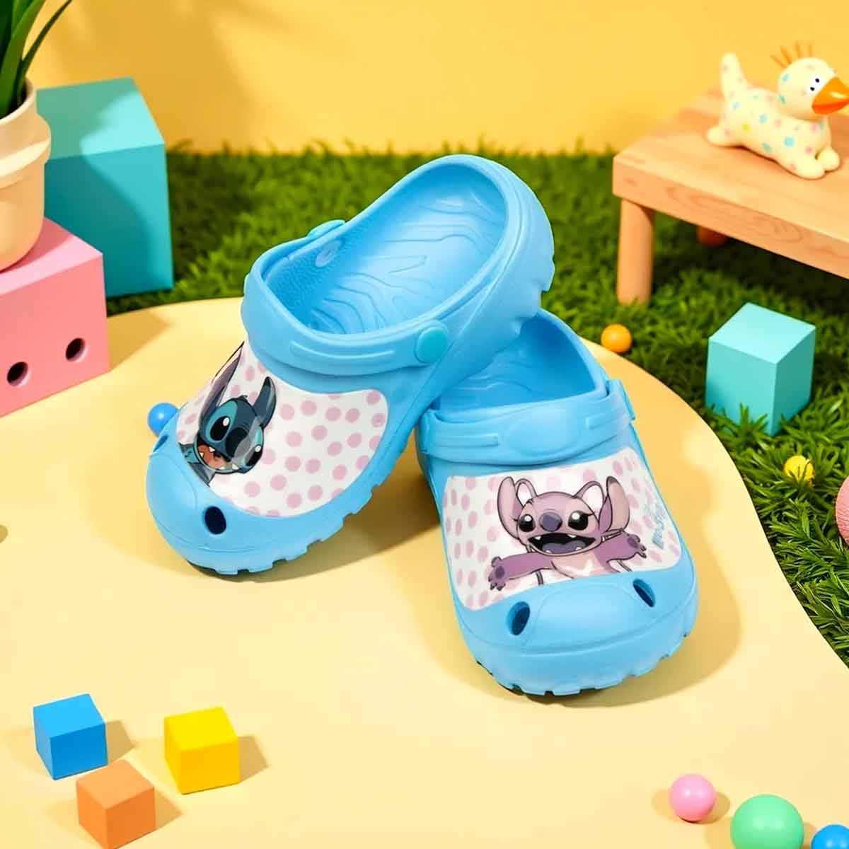 لي لو آند ستيتش صنادل خفيفة مريحة للأطفال بتصميم شخصيات ممتع باللون الأزرق