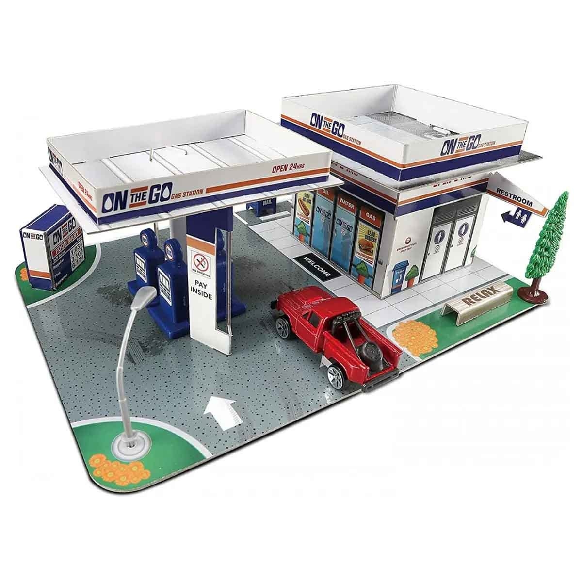 Maisto Play Places Build-N-Play Gas Station Playset & Fresh Metal Diecast Car Bundle Boys, 3-4 Years