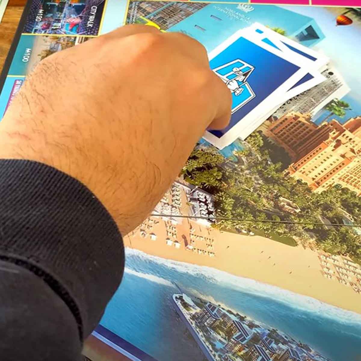 مونوبولي دبي الإصدار الرسمي لعبة لوحية للجنسين عمر 8-10 سنوات