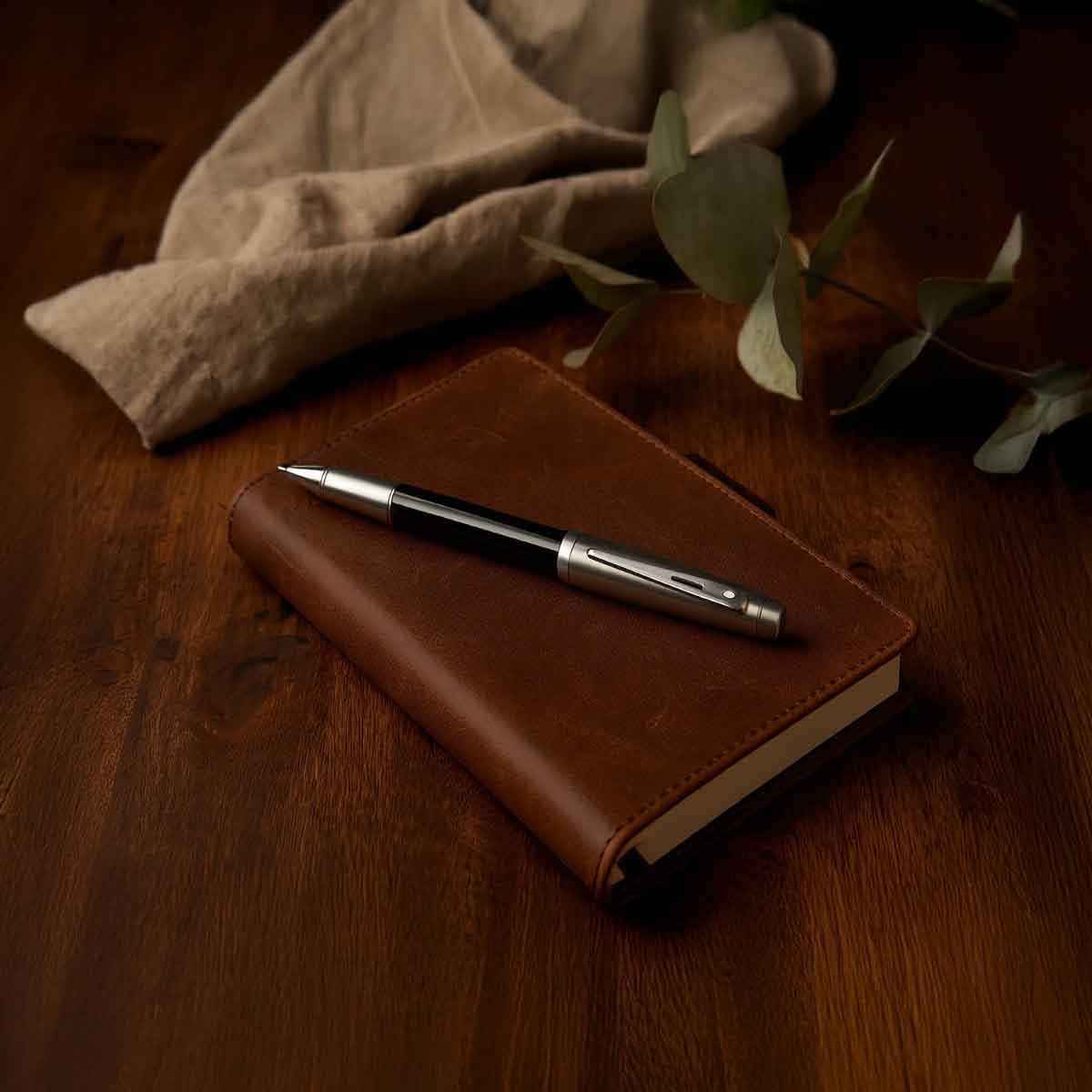 شيفر قلم 100 أسود لامع وكروم مصقول حبر سائل