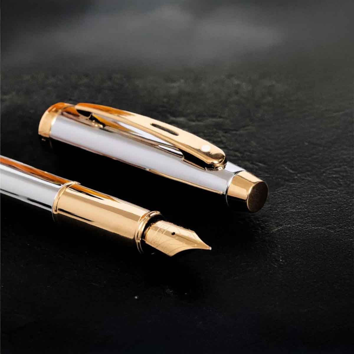 شيفر قلم 100 كروم لامع مع لمسات ذهبية ريشة دقيقة