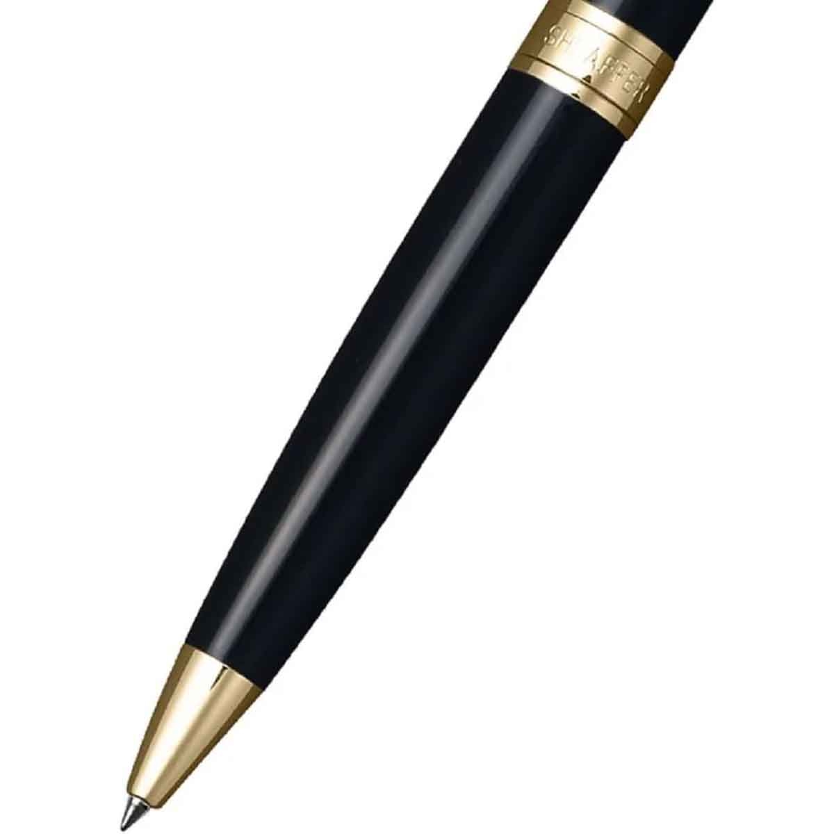 شيفر قلم 300 أسود لامع مع لمسات ذهبية حبر جاف