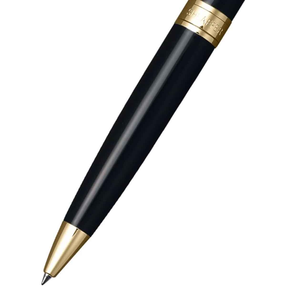 شيفر طقم هدية قلم 300 أسود لامع مع لمسات ذهبية حبر جاف مع دفتر A5