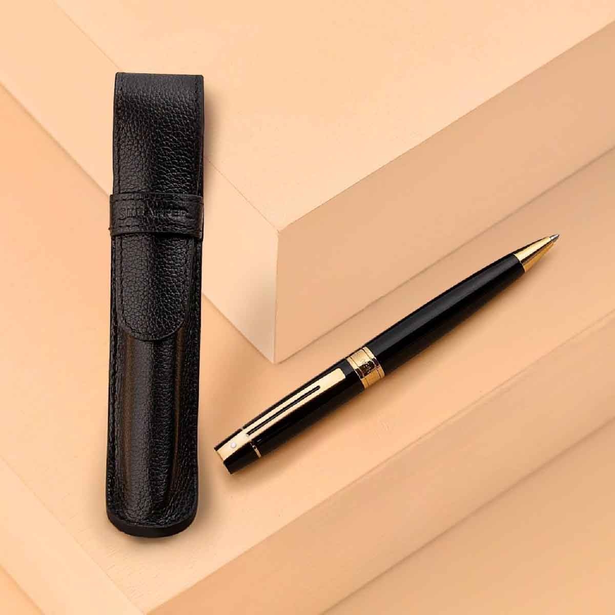 شيفر طقم هدية قلم 300 أسود لامع حبر جاف مع جراب جلدي
