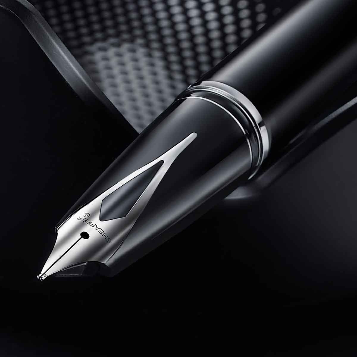 شيفر قلم ليغاسي 9064 أسود مع لمسات كروم ريشة متوسطة