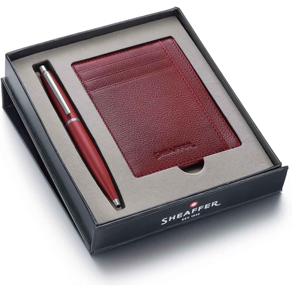 شيفر طقم هدية قلم حبر جاف VFM أحمر قوي مع حامل بطاقات سافاير نايت