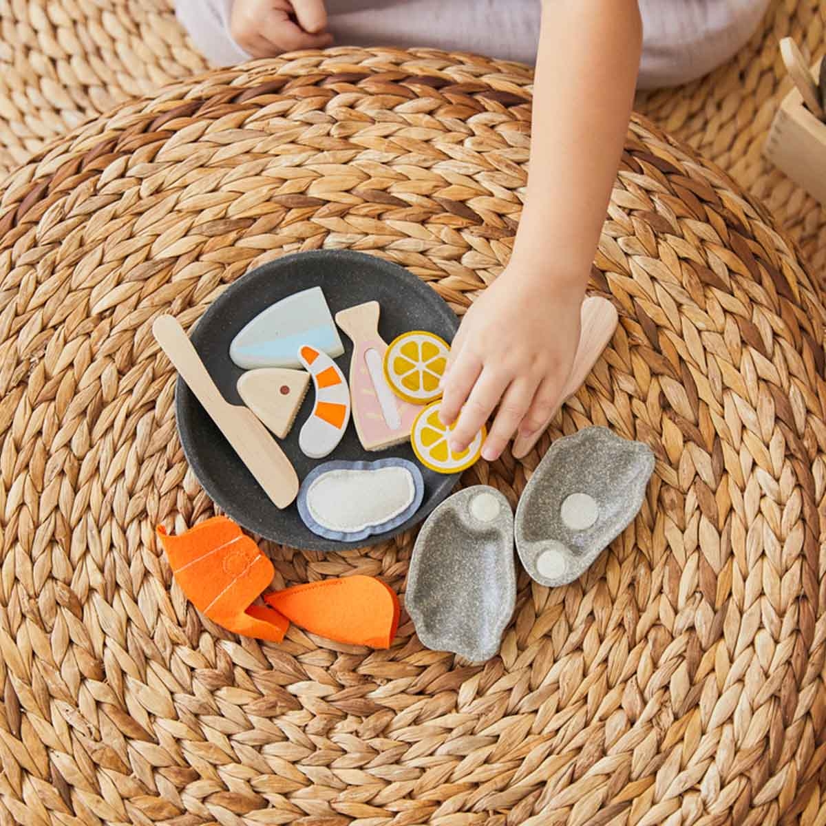 PlanToys Seafood Platter Play Kitchen Unisex, 3-4 Years