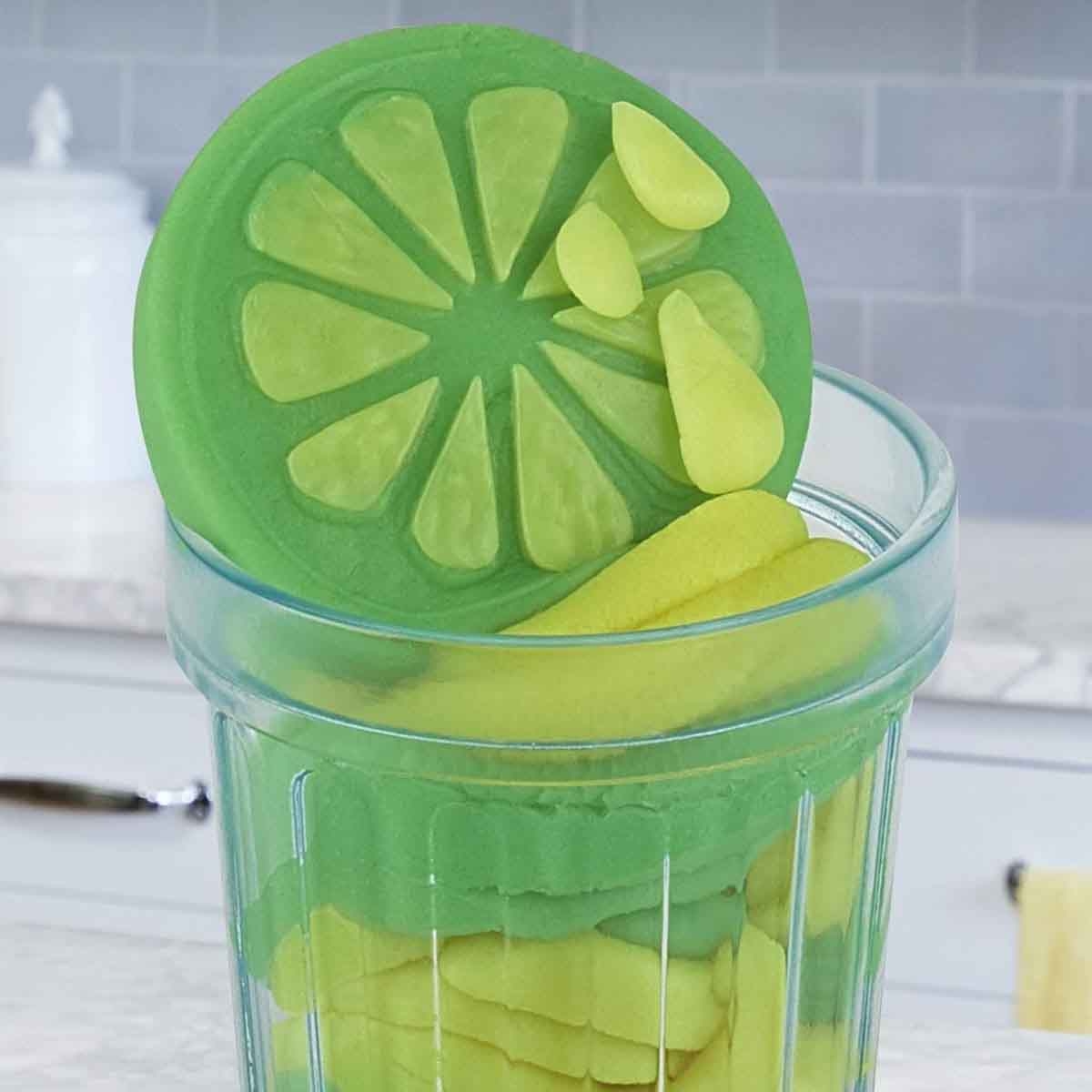 Play-Doh Kitchen Creations Foodie Favorites Juice Squeezin' Playset Unisex, 3-4 Years