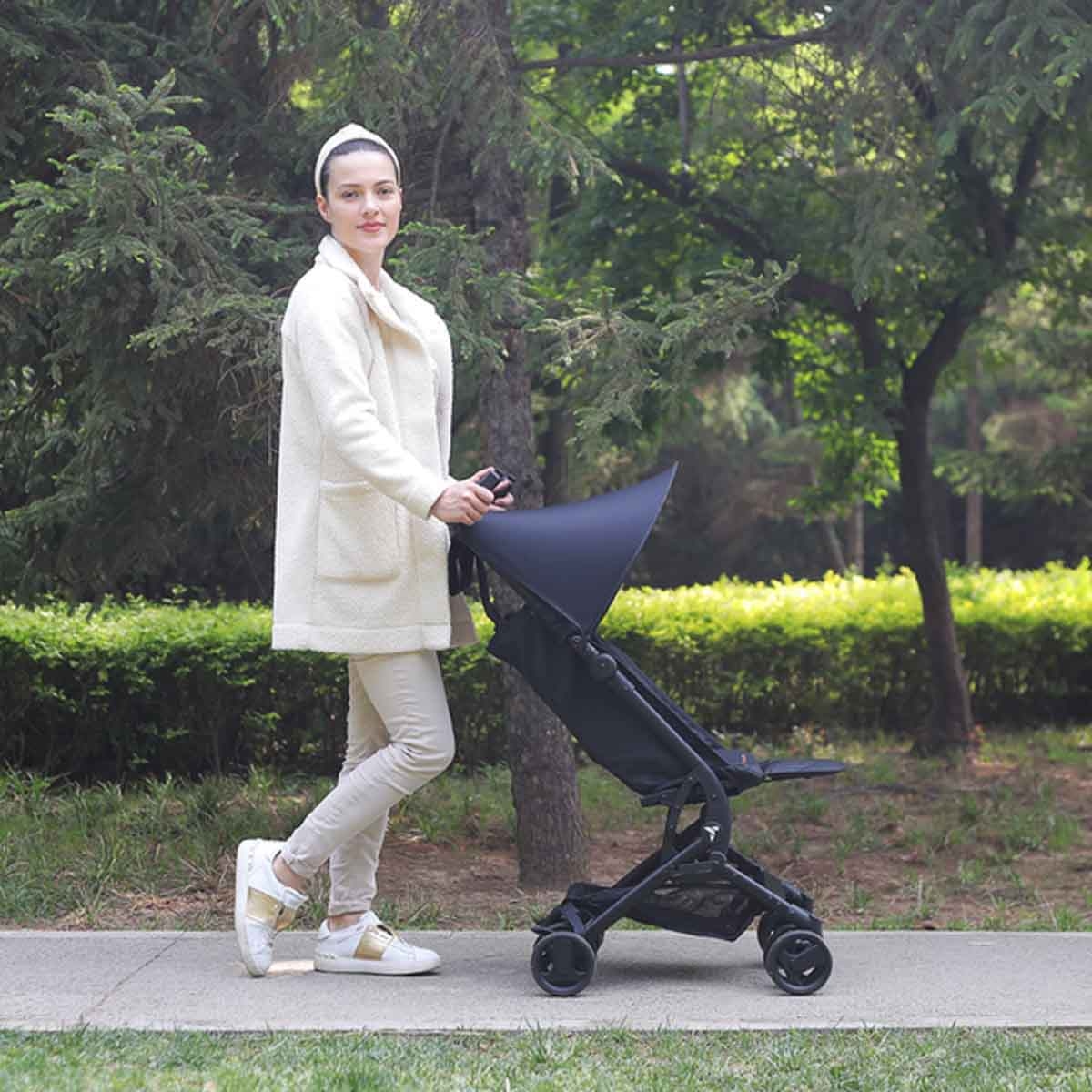تيكنوم عربة أطفال للسفر AIR - 1 باللون الأسود مع حقيبة ظهر للحمل