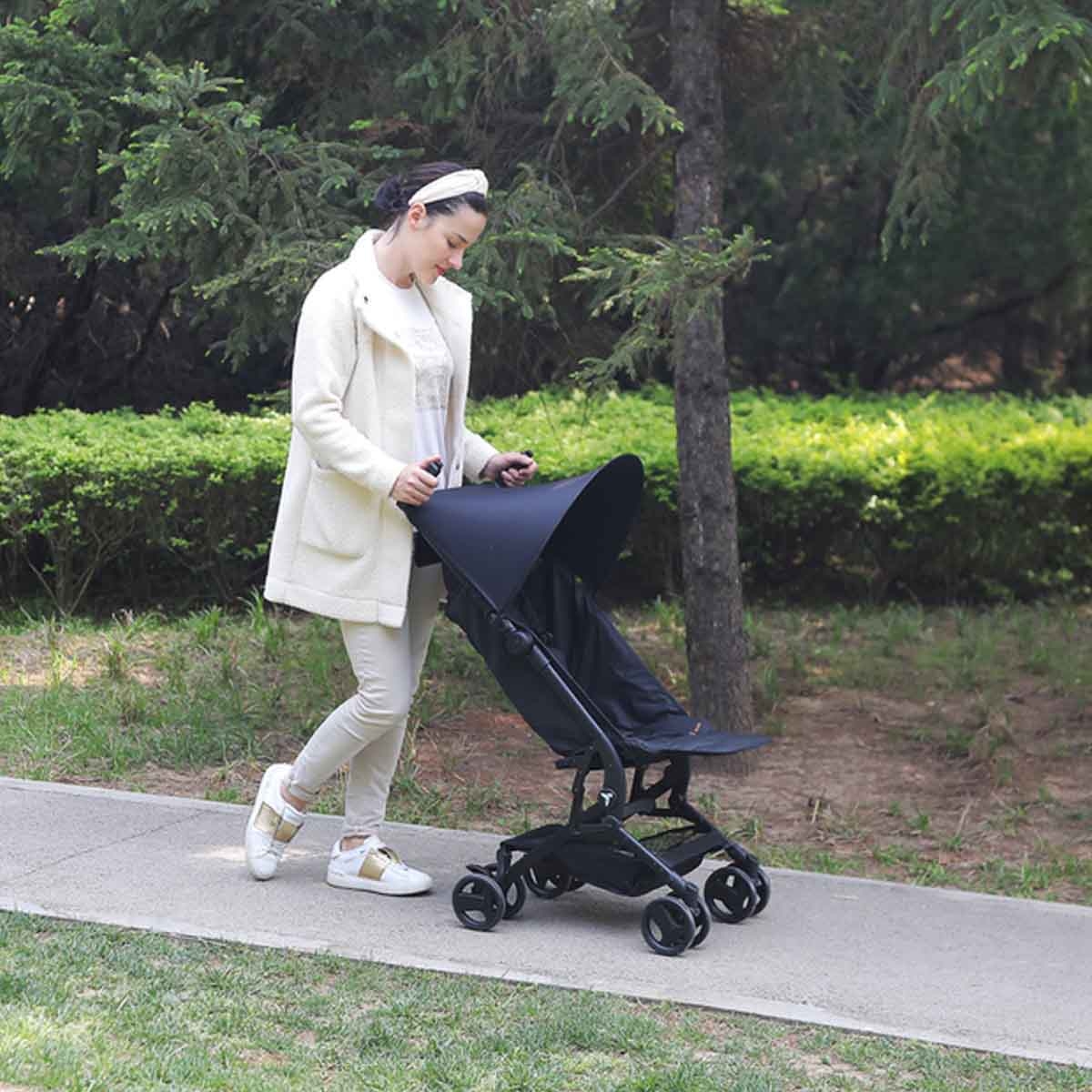 تيكنوم عربة أطفال للسفر AIR - 1 باللون الأسود مع حقيبة ظهر للحمل