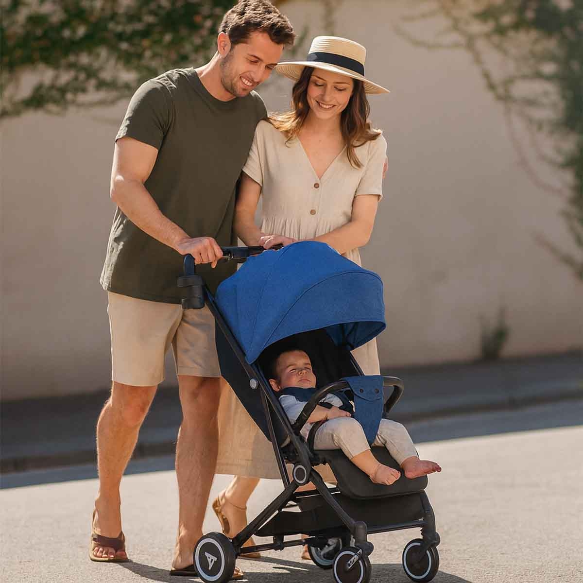 تيكنوم عربة أطفال للسفر باللون الأزرق مع حامل كوب قهوة