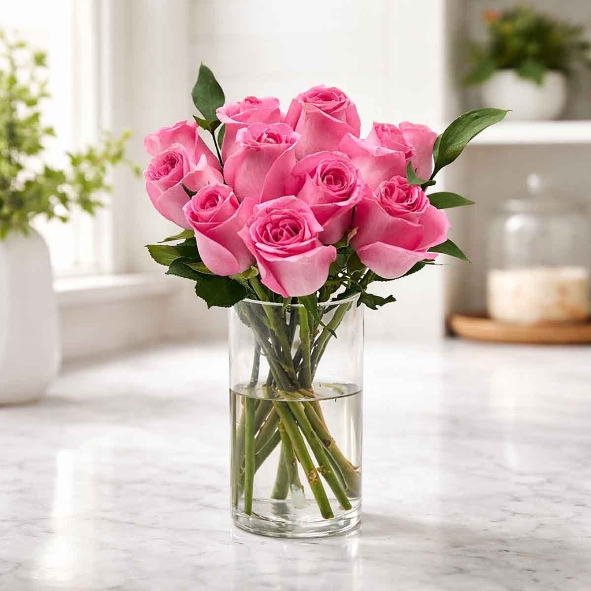 تنسيق لمسة الحب بالورد الوردي من الزهور الطبيعية – 12 وردة وردية مع 2 روسكس