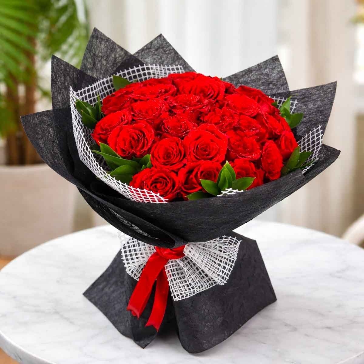 باقة ورد أحمر من الورد الطبيعي – تنسيق 30 وردة حمراء