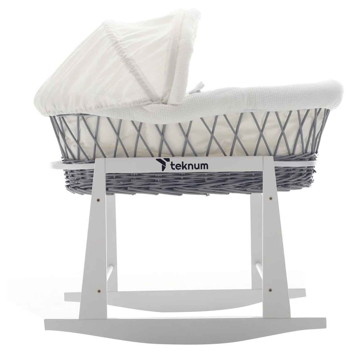 تيكنوم مهد موسى من الخوص مع طقم مفروشات وفل أبيض وحامل هزاز أبيض خشب رمادي، 0-2 سنوات